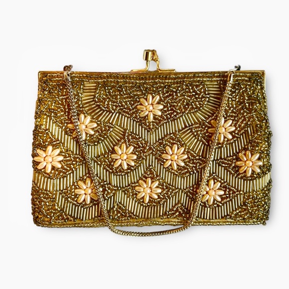 Vintage Handbags - Vintage Gold and Pearlized Flower Beaded Bag